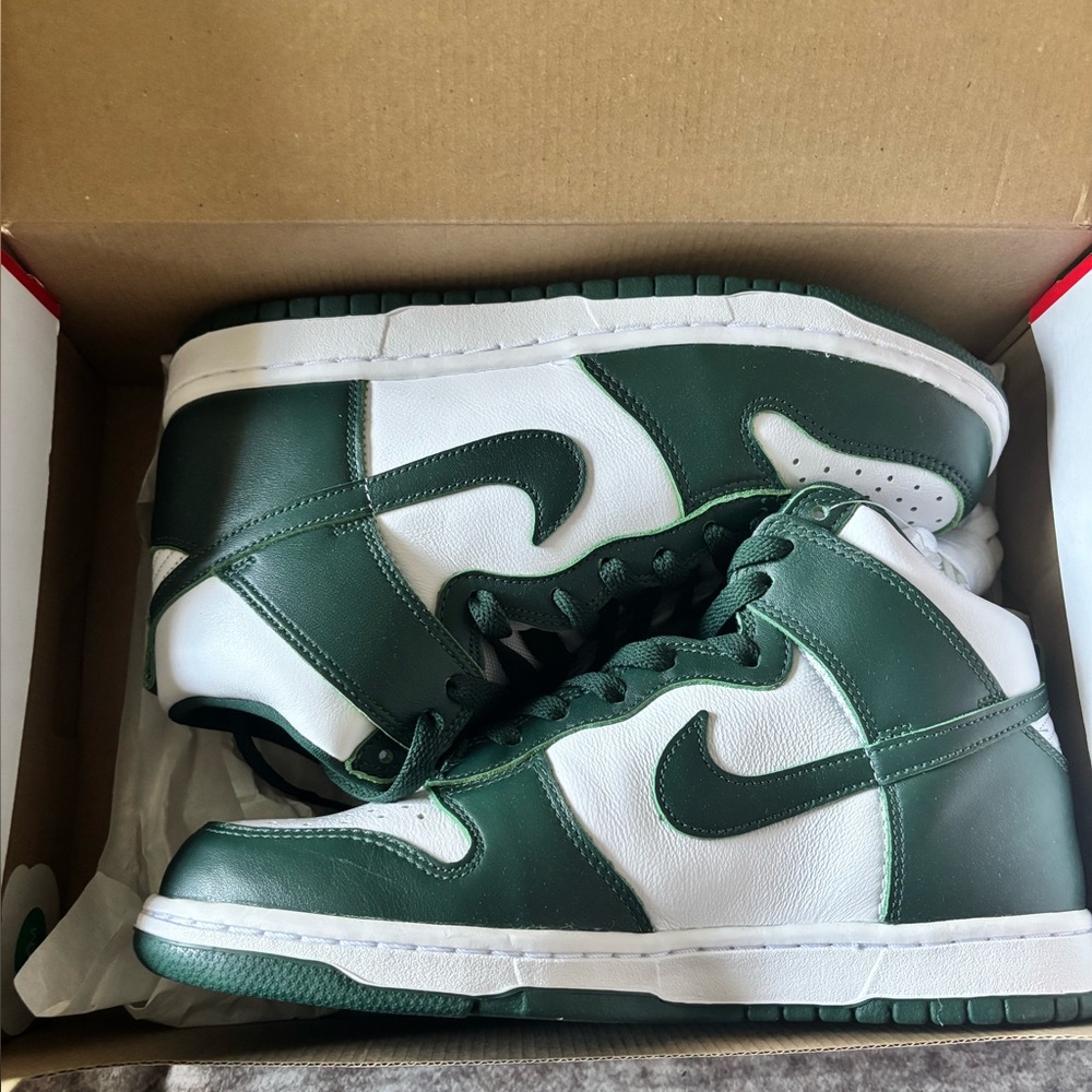 Size - 8 Nike SB Dunks Spartan Green High-Top Sneakers